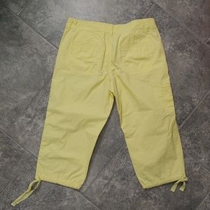 Ann Taylor Loft Yellow Cargo Capris. NWT size 8